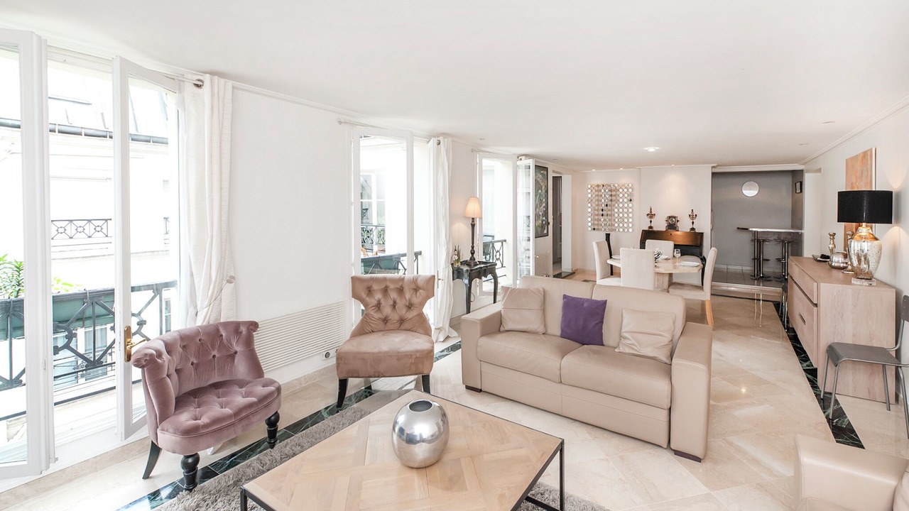 Photo of Livingroom in 8th Arrondissement