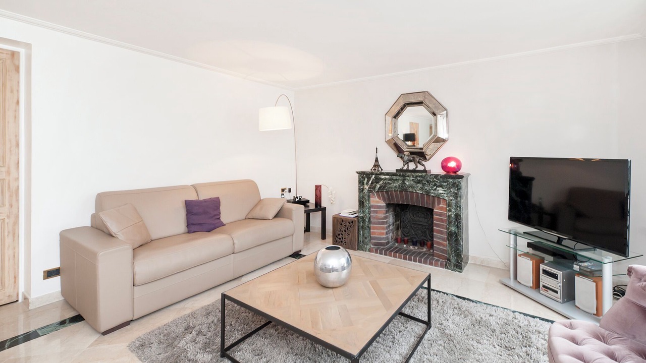 Photo of Livingroom in 8th Arrondissement