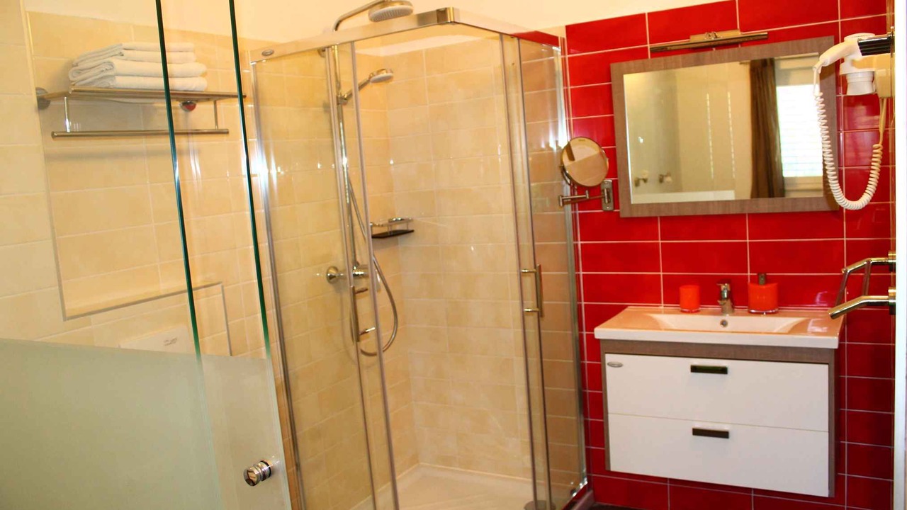 Photo of Bathroom in Verunic