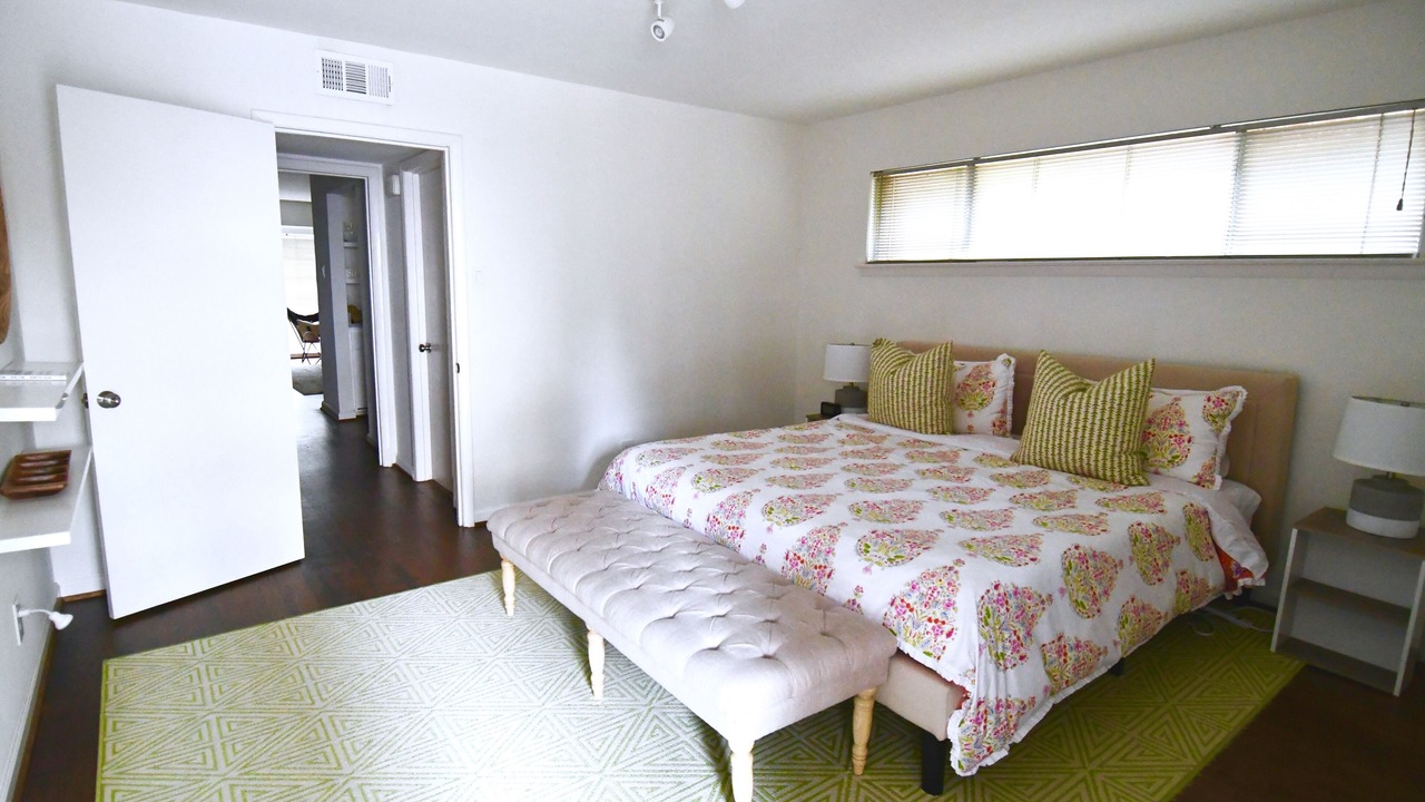 Photo of Bedroom in Oak Lawn