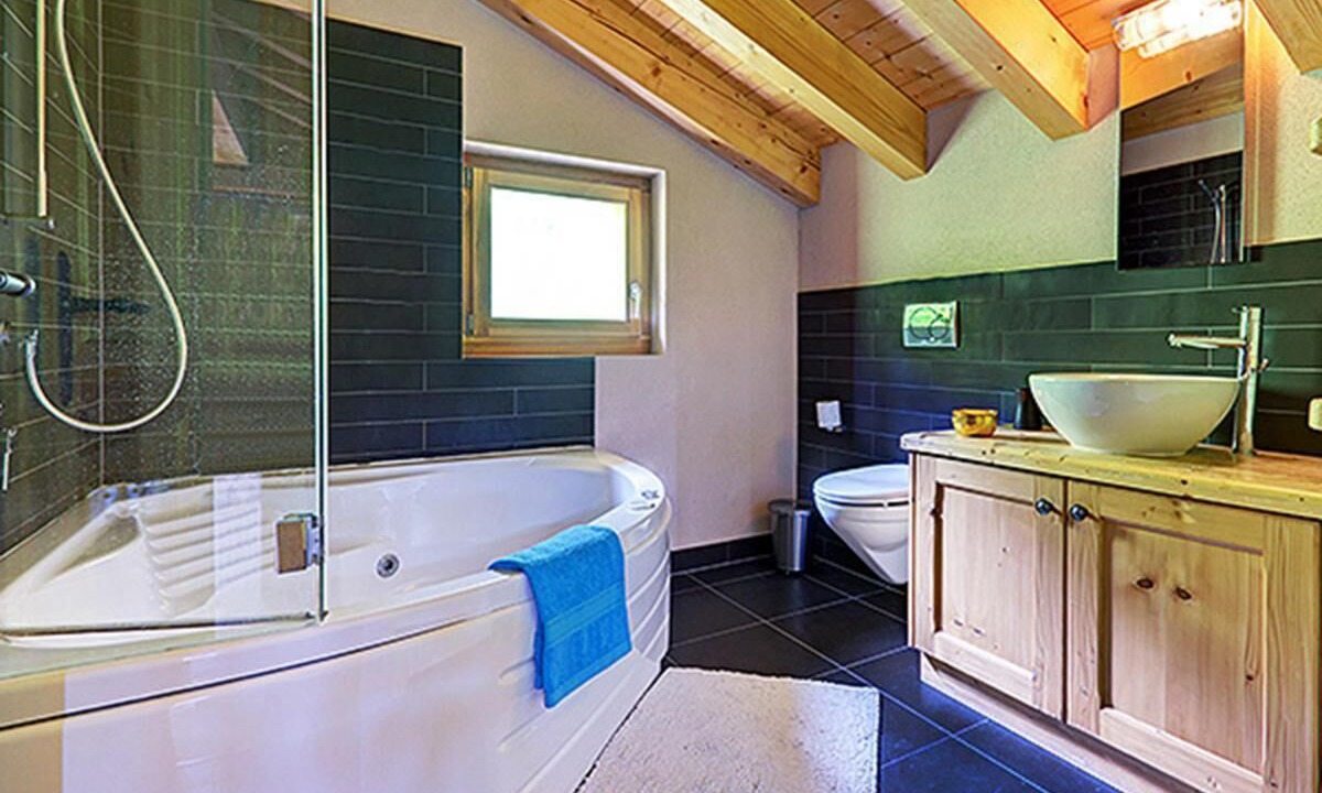 Photo of Bathroom in Vex
