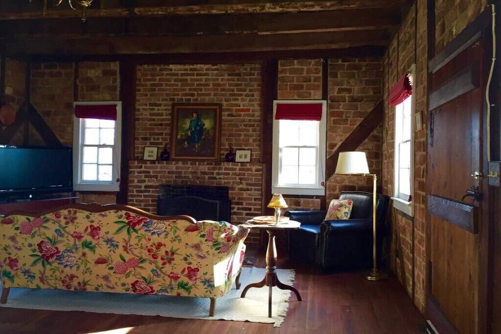 Photo of Livingroom in Cobham