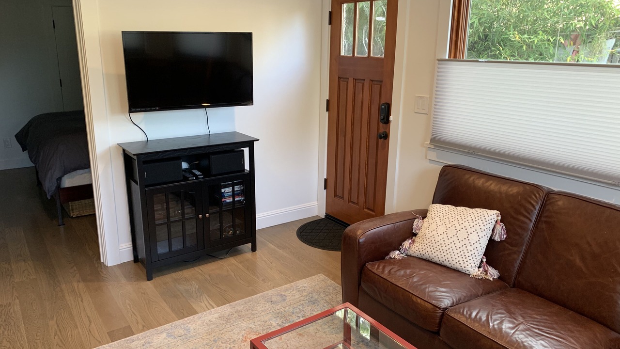 Photo of Livingroom in Northwest Berkeley