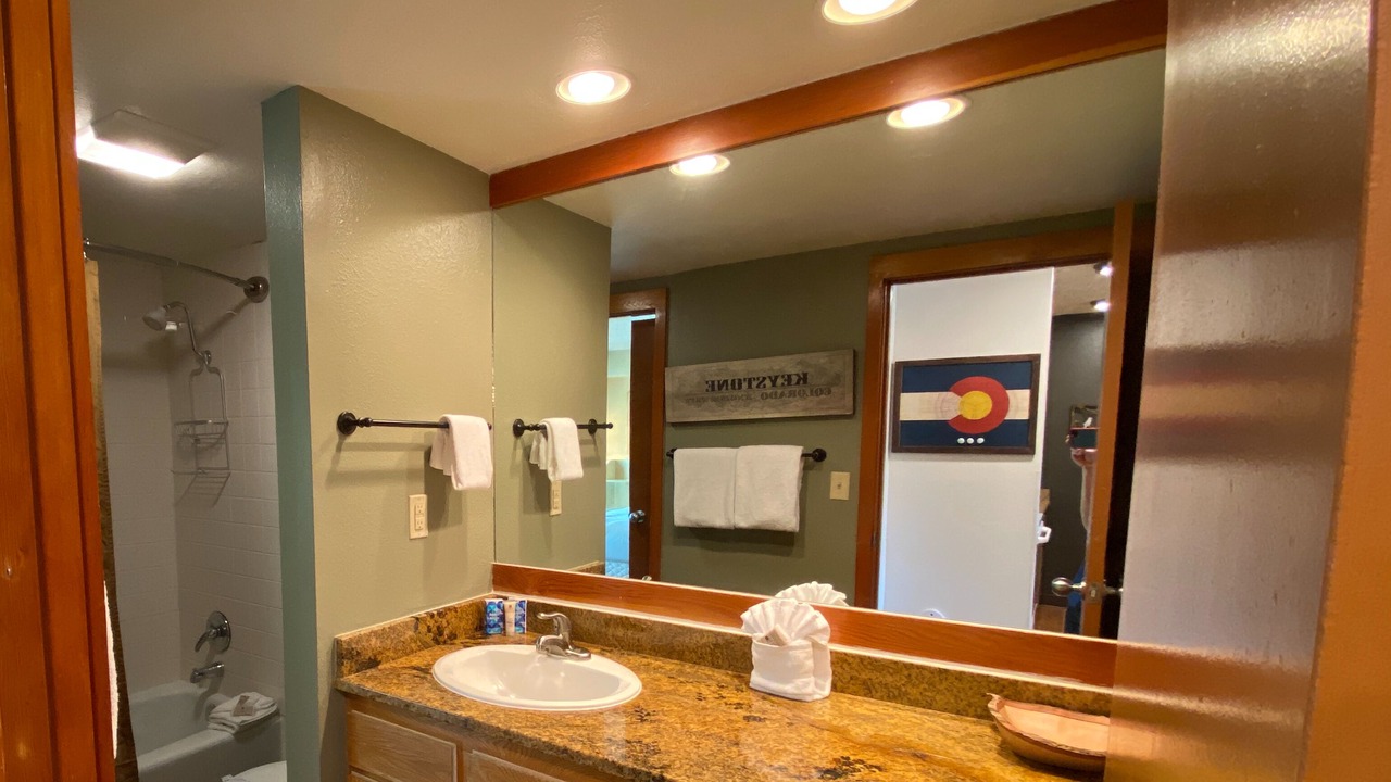 Photo of Bathroom in Lakeside Village