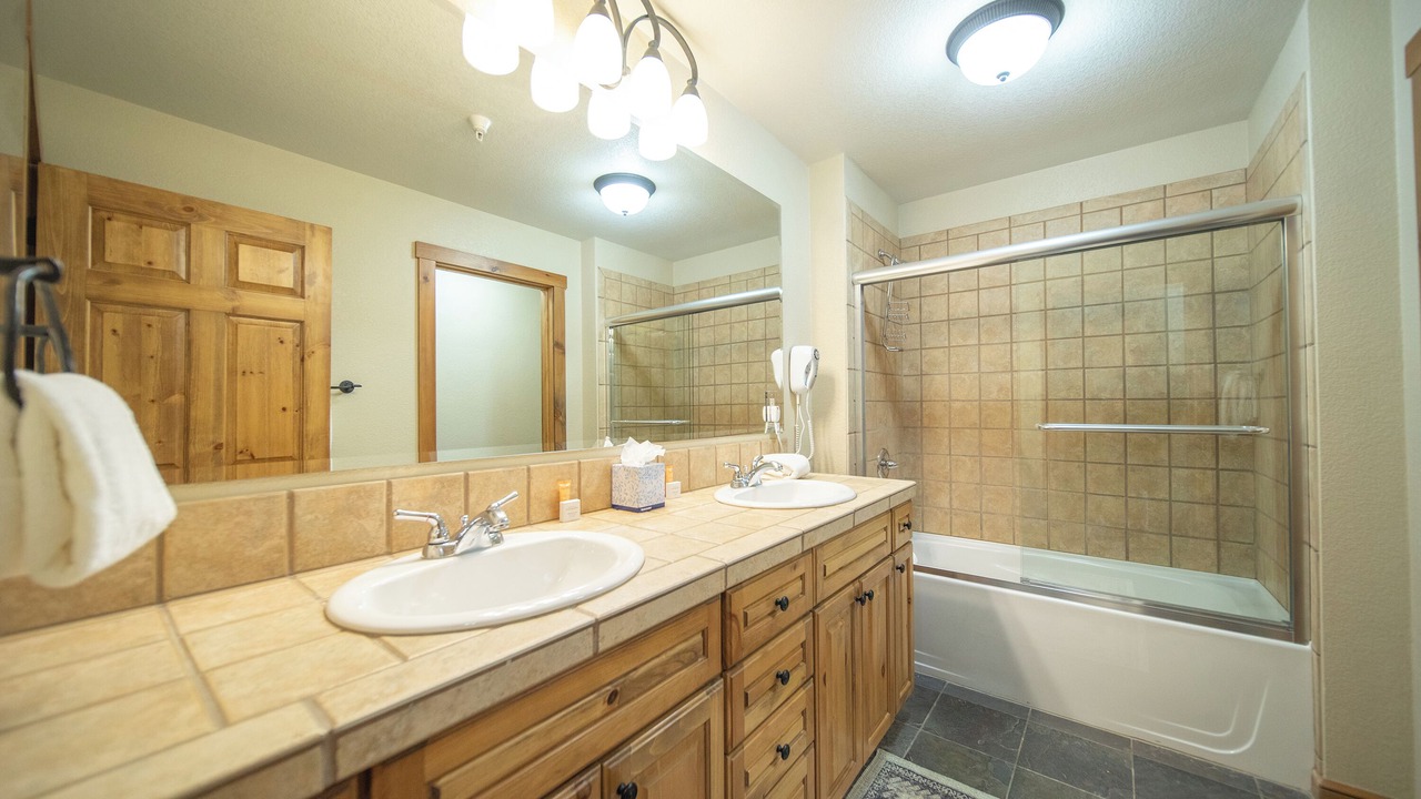 Photo of Bathroom in Lakeside Village