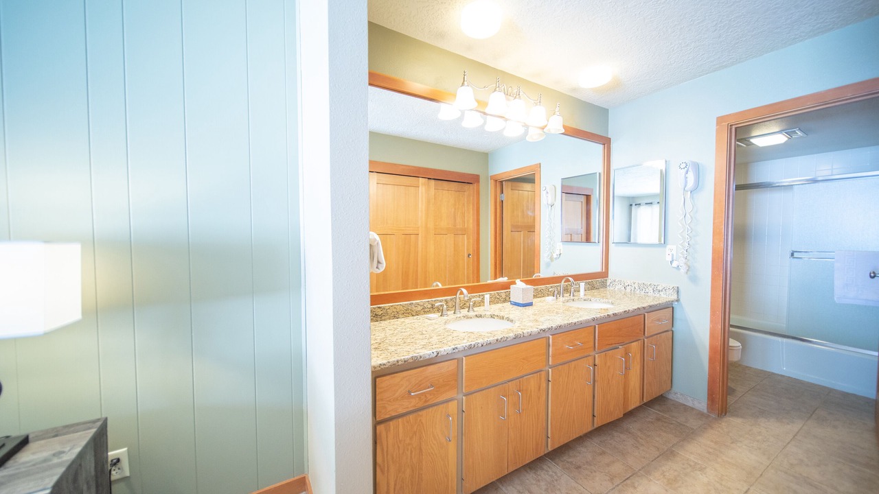 Photo of Bathroom in Lakeside Village