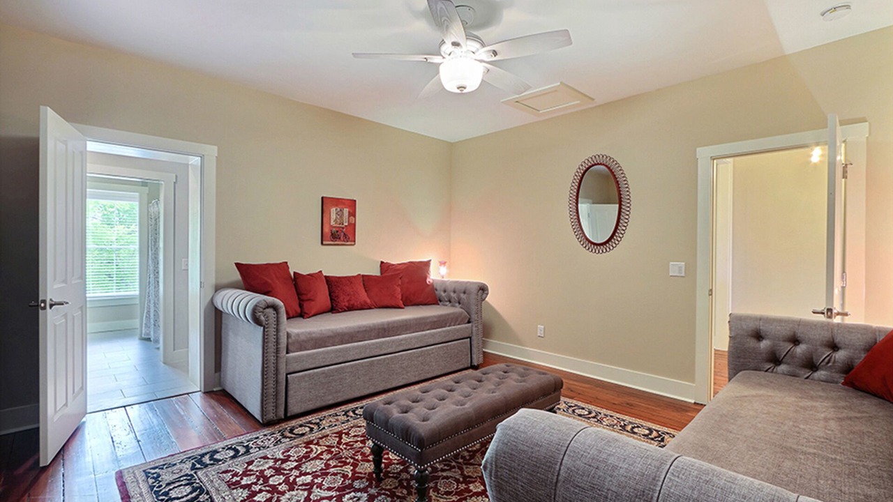 Photo of Livingroom in Savannah Victorian District