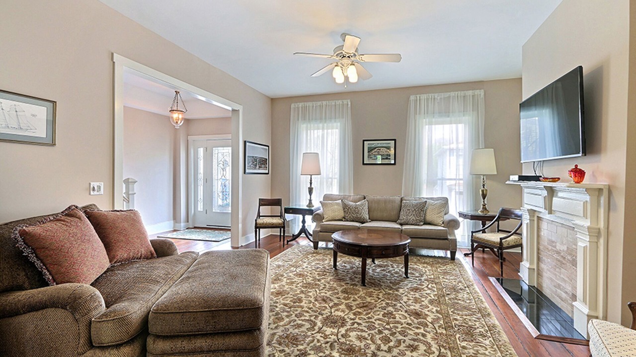 Photo of Livingroom in Savannah Victorian District