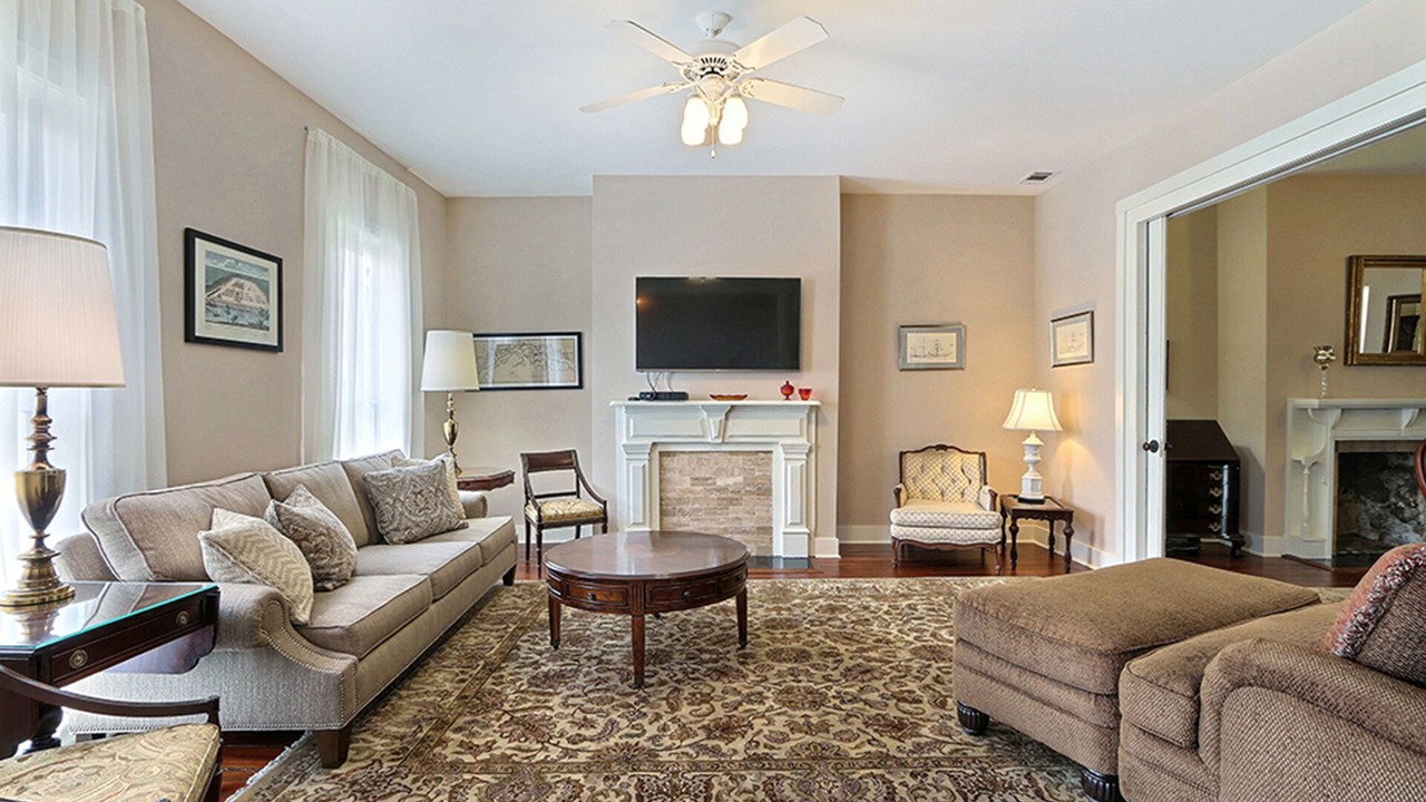 Photo of Livingroom in Savannah Victorian District