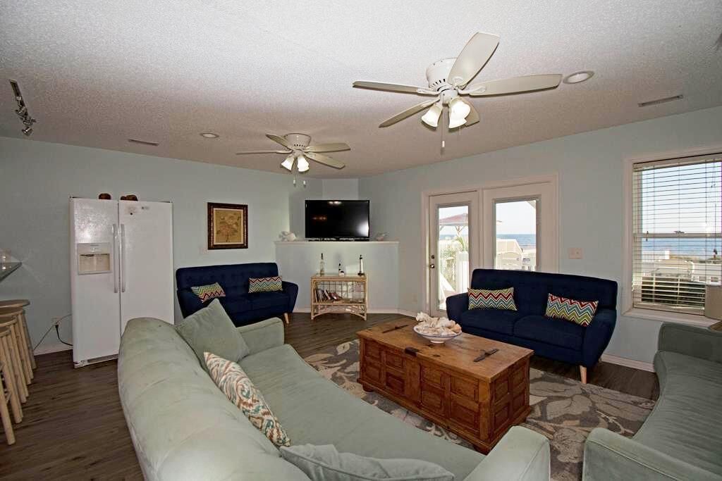 Photo of Livingroom in Ocean Isle Beach