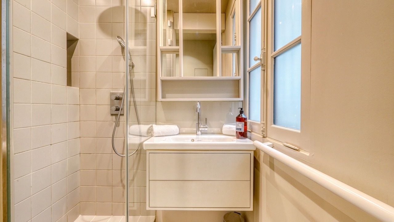 Photo of Bathroom in Hotel de Ville - Quinconces