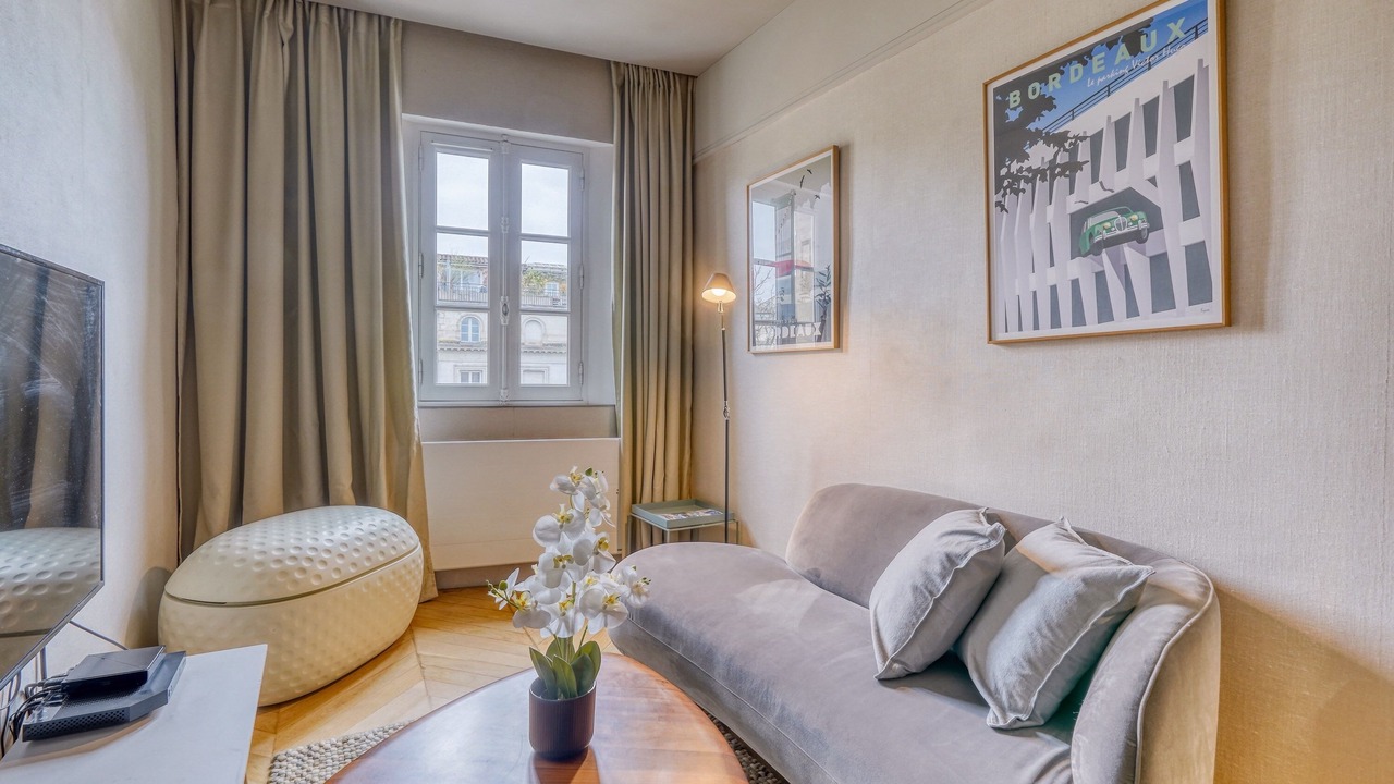 Photo of Livingroom in Hotel de Ville - Quinconces