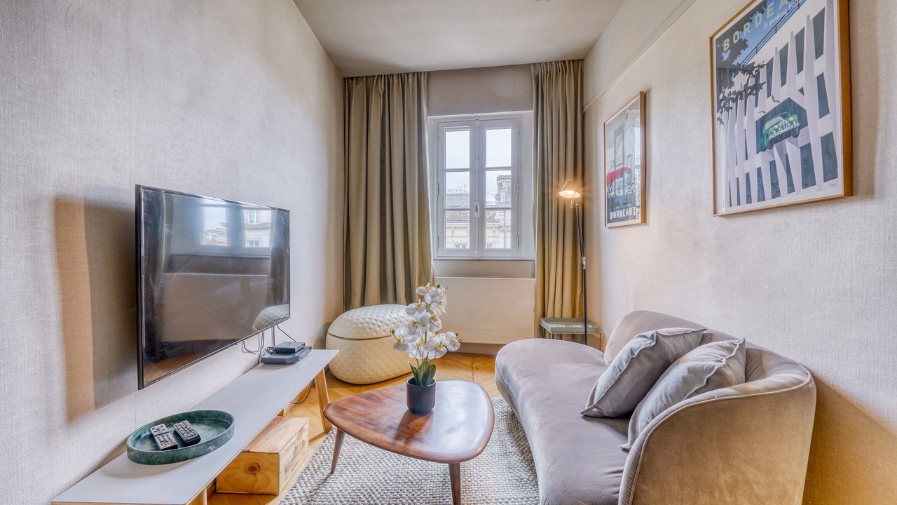 Photo of Livingroom in Hotel de Ville - Quinconces