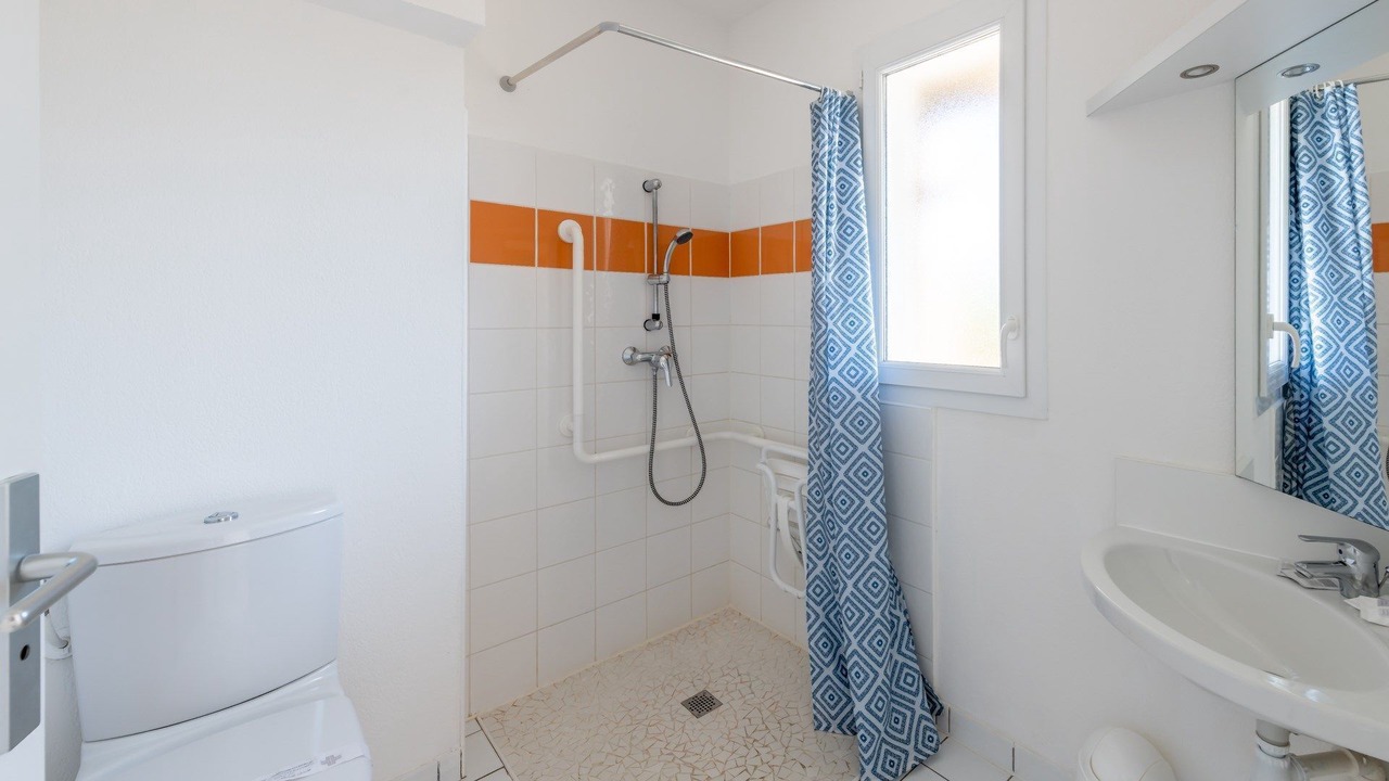 Photo of Bathroom in Parentis-en-Born