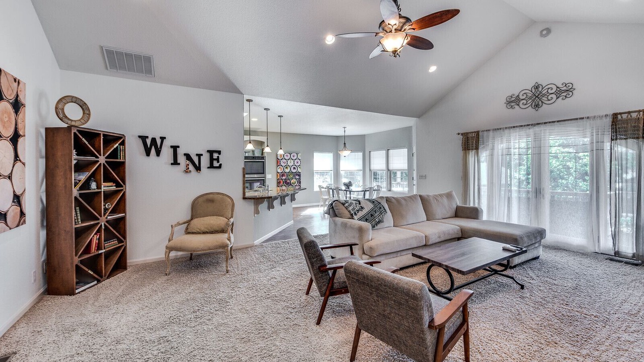 Photo of Livingroom in Murphys