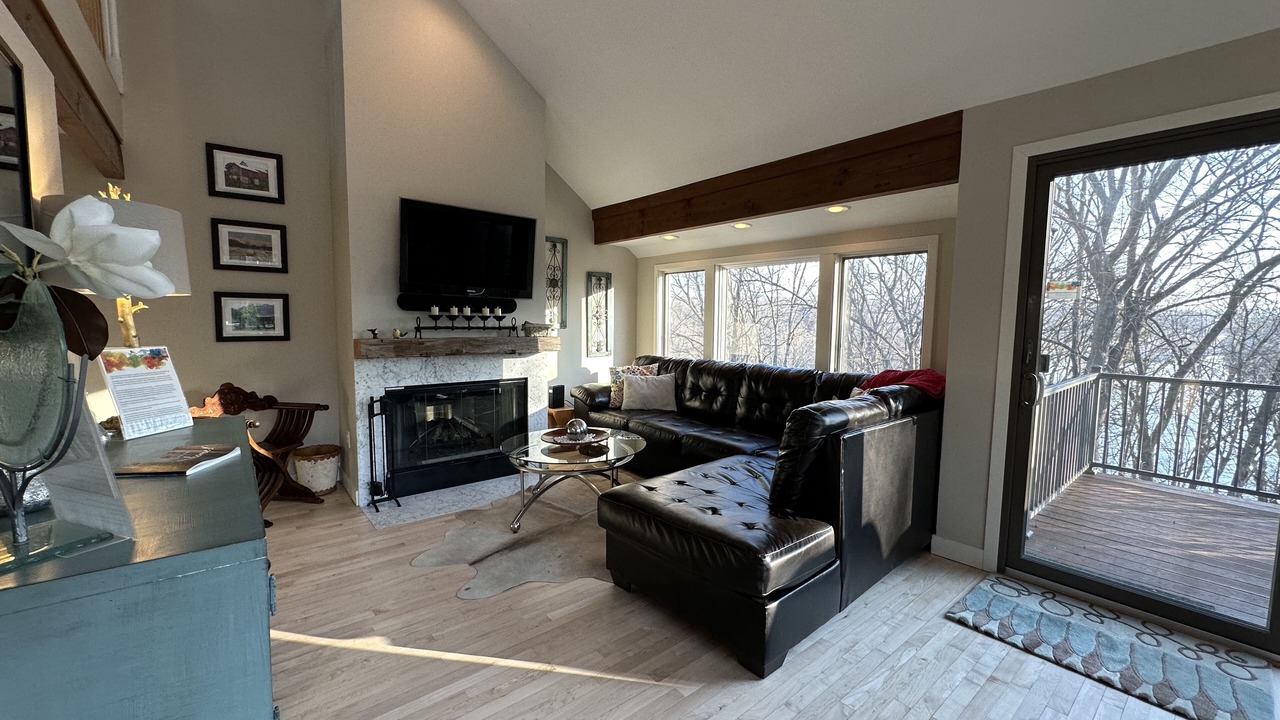 Photo of Livingroom in The Galena Territory