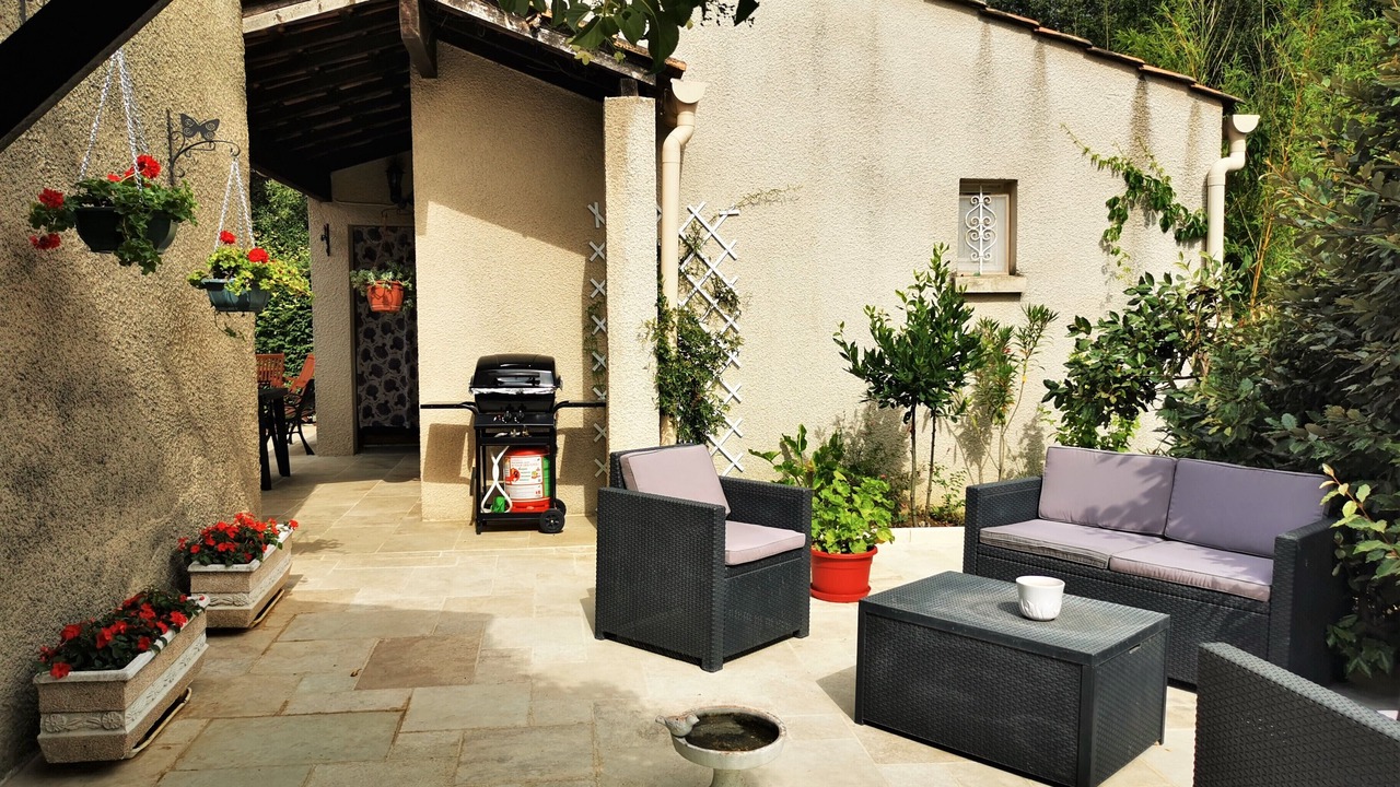 Photo of Patio Balcony in Grillon