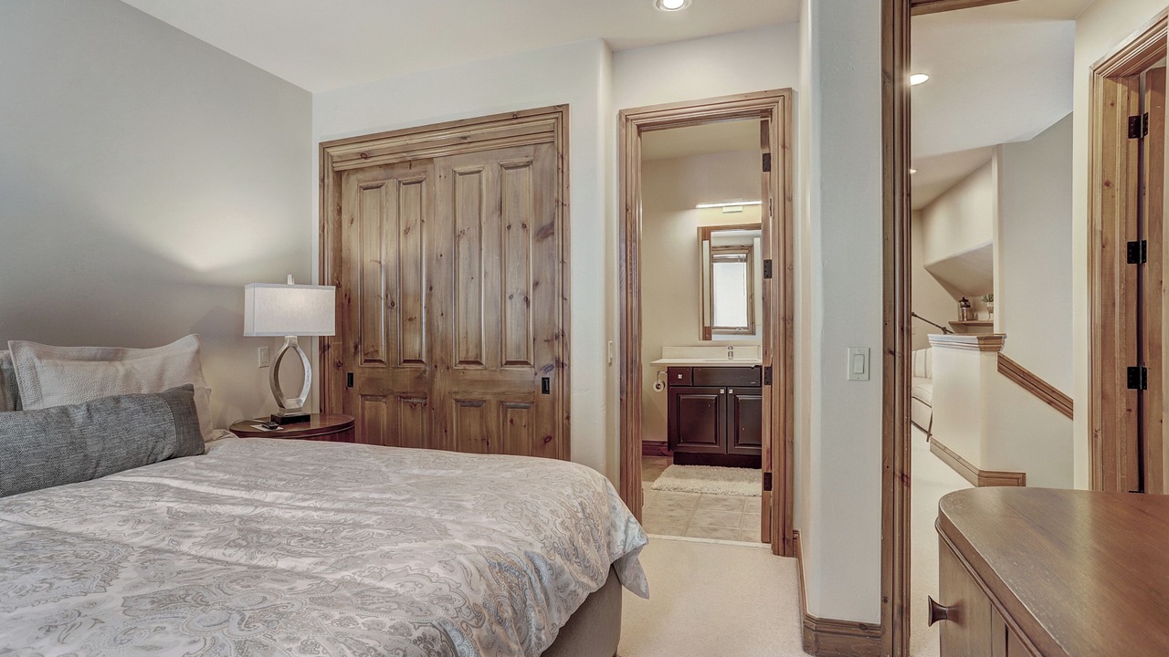 Photo of Bedroom in Edwards