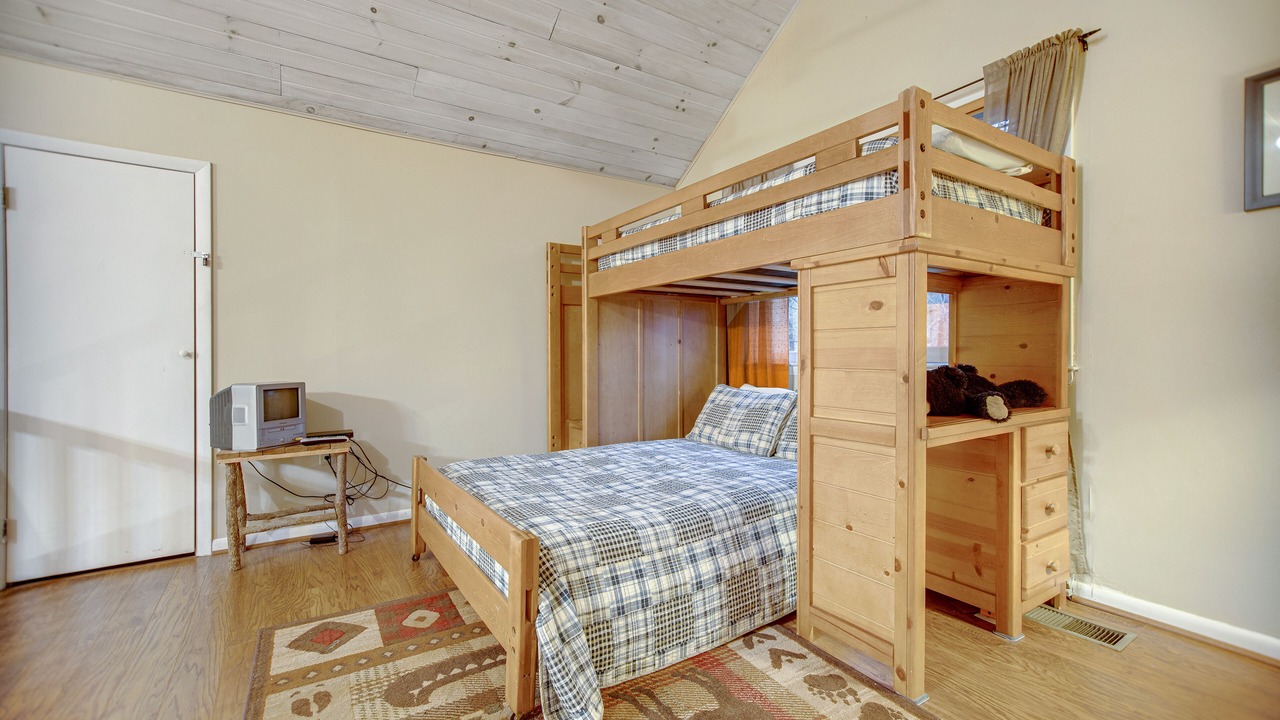 Photo of Bedroom in Cullowhee