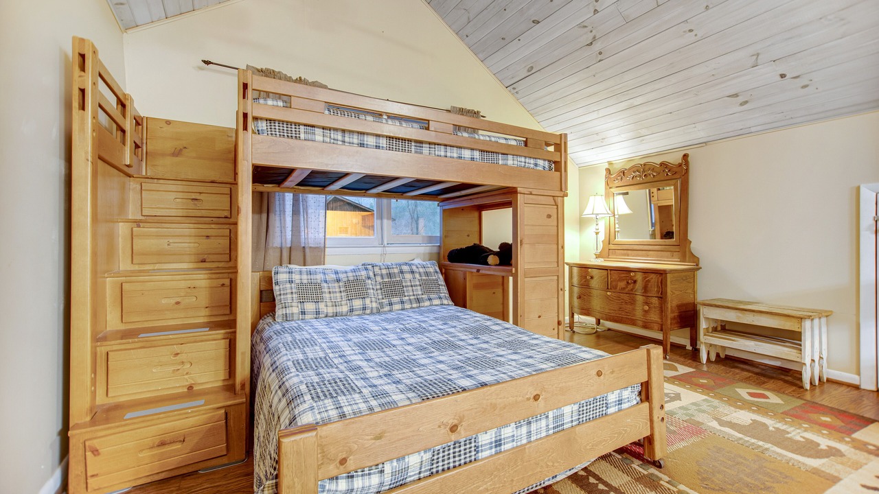 Photo of Bedroom in Cullowhee