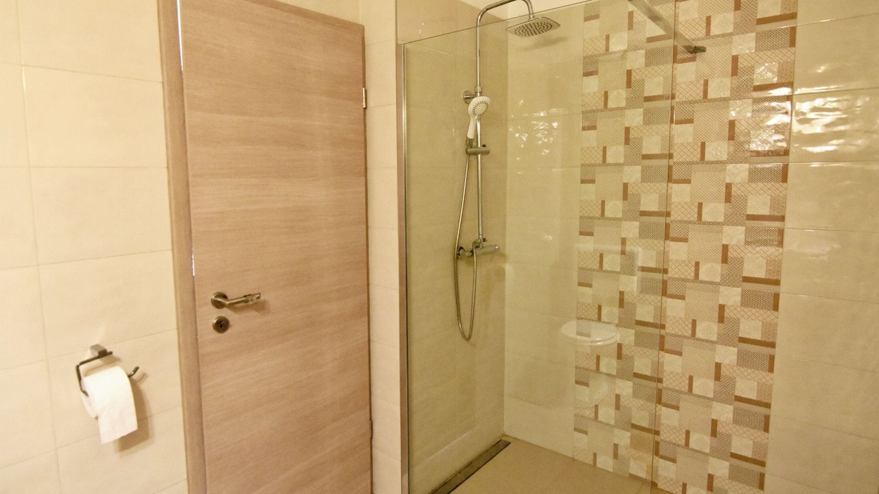 Photo of Bathroom in Tar