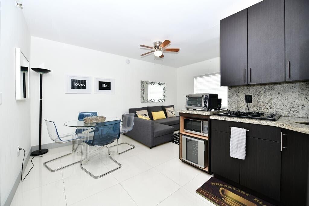 Photo of Others in South of Fifth