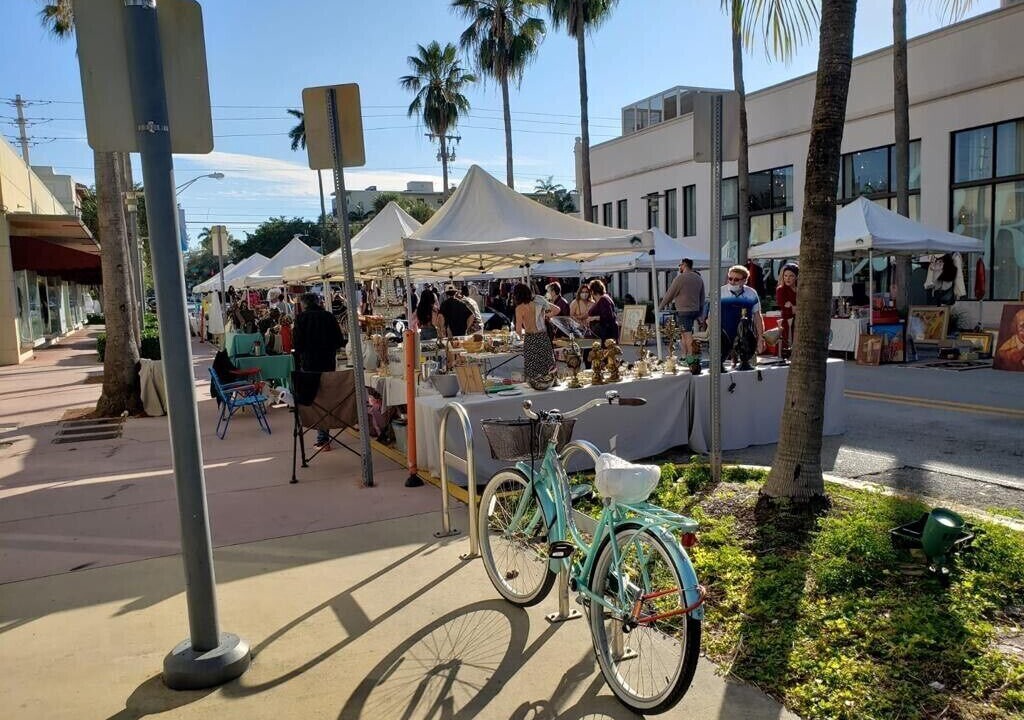 Photo of Others in South of Fifth