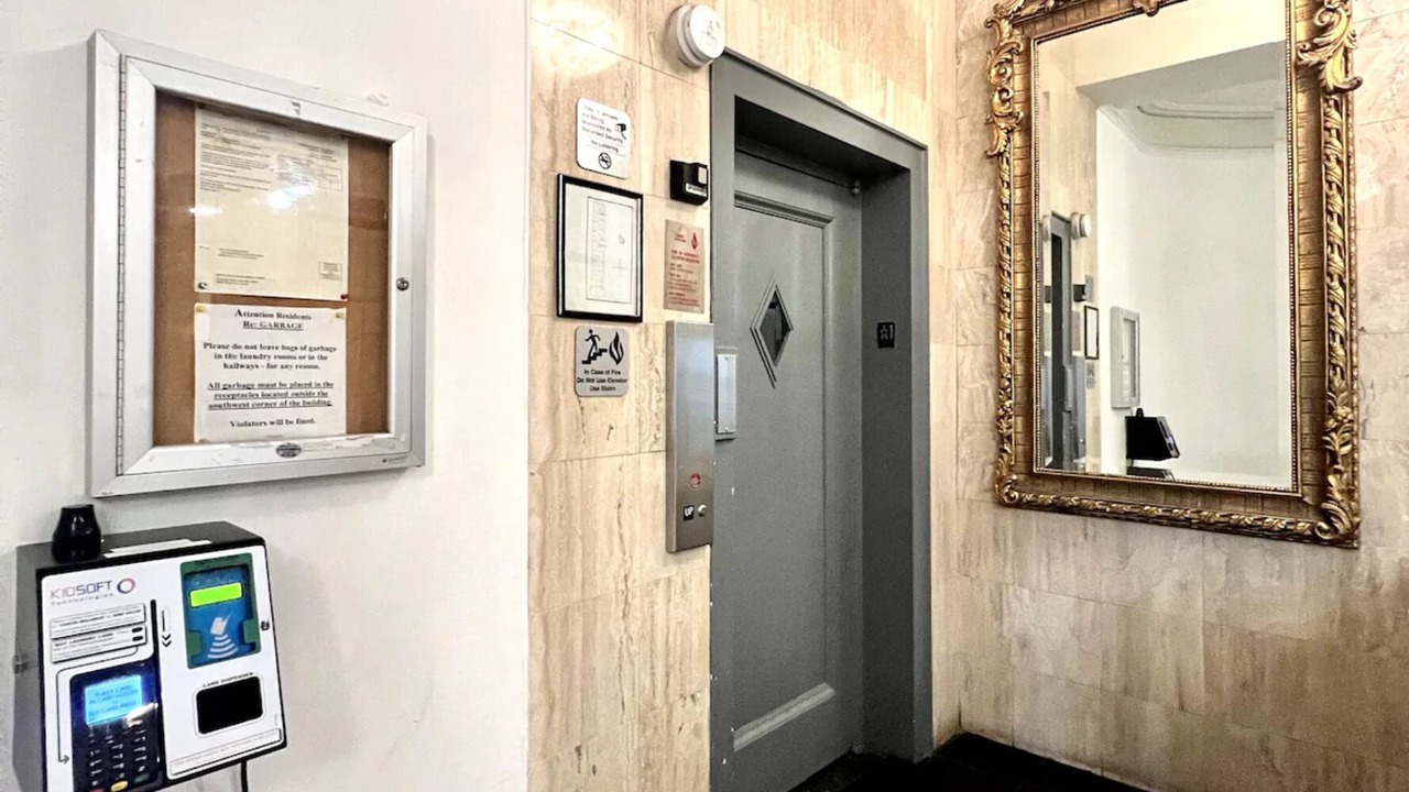 Photo of Others in South of Fifth