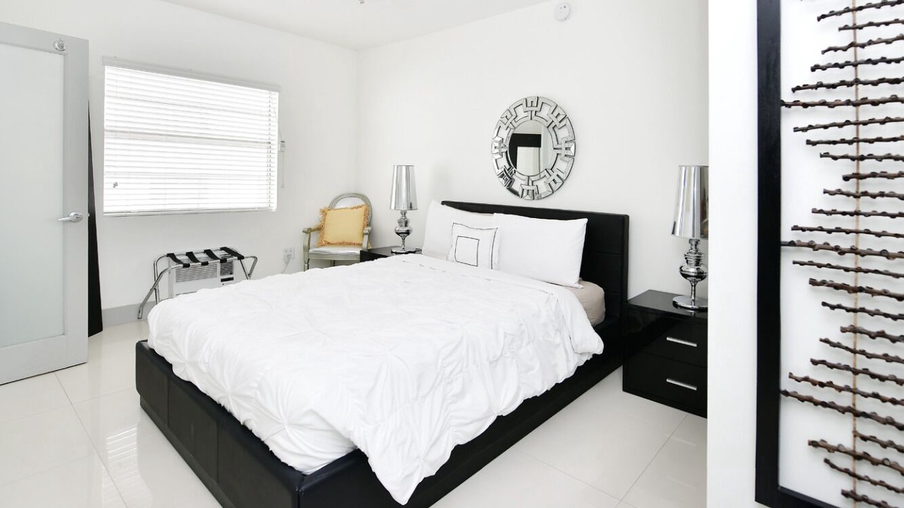 Photo of Others in South of Fifth