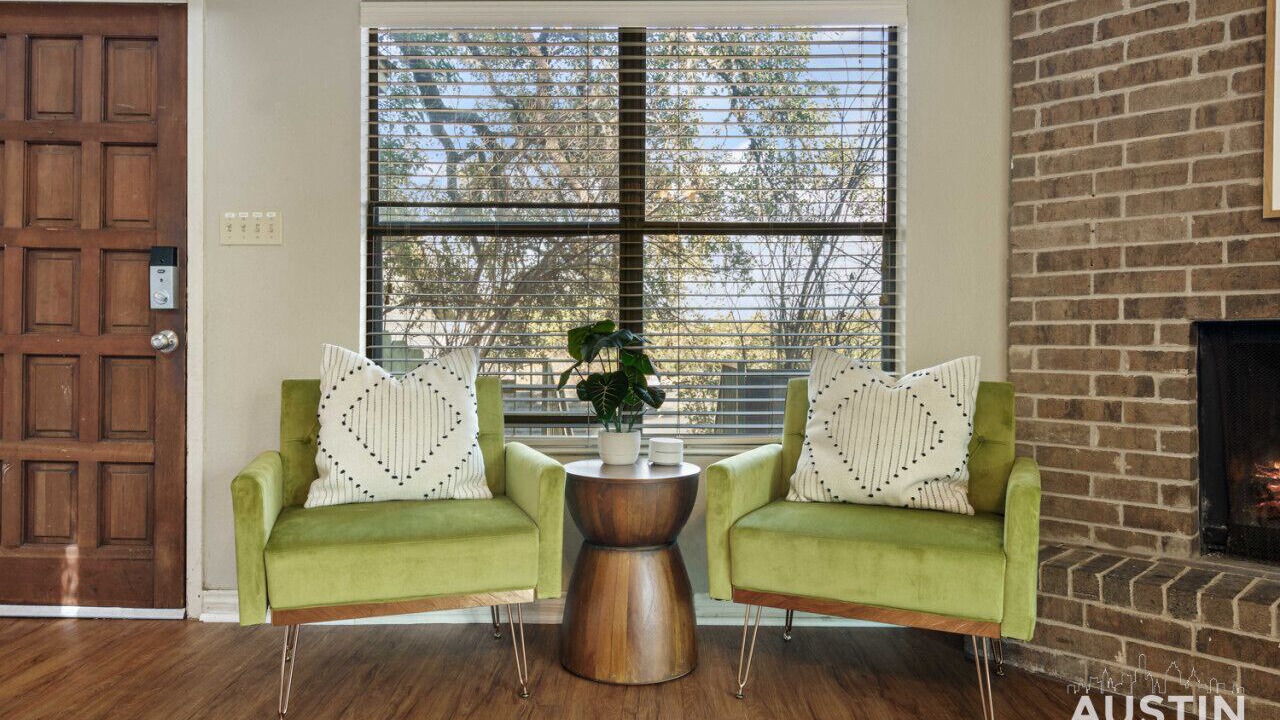 Photo of Livingroom in Barton Hills