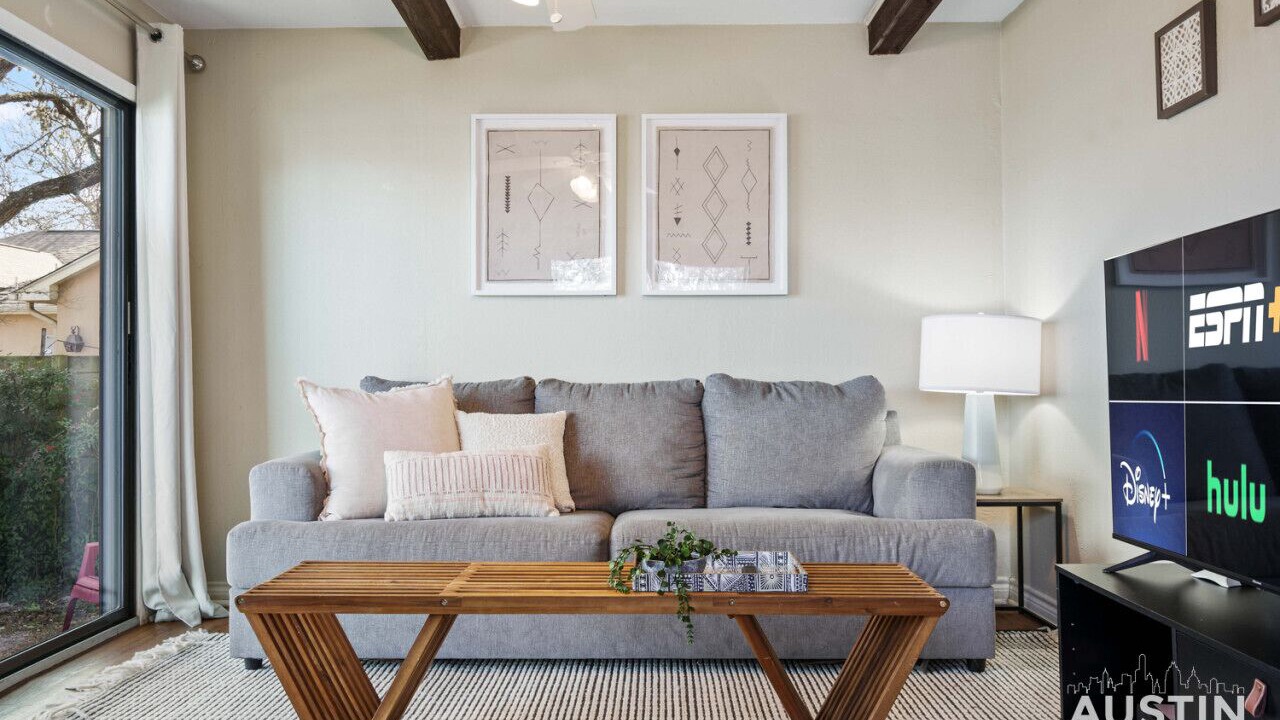 Photo of Livingroom in Barton Hills
