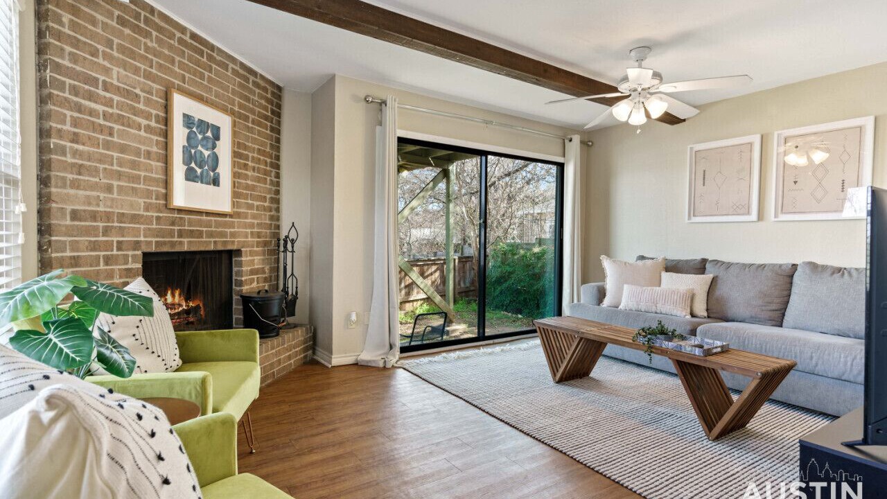 Photo of Livingroom in Barton Hills