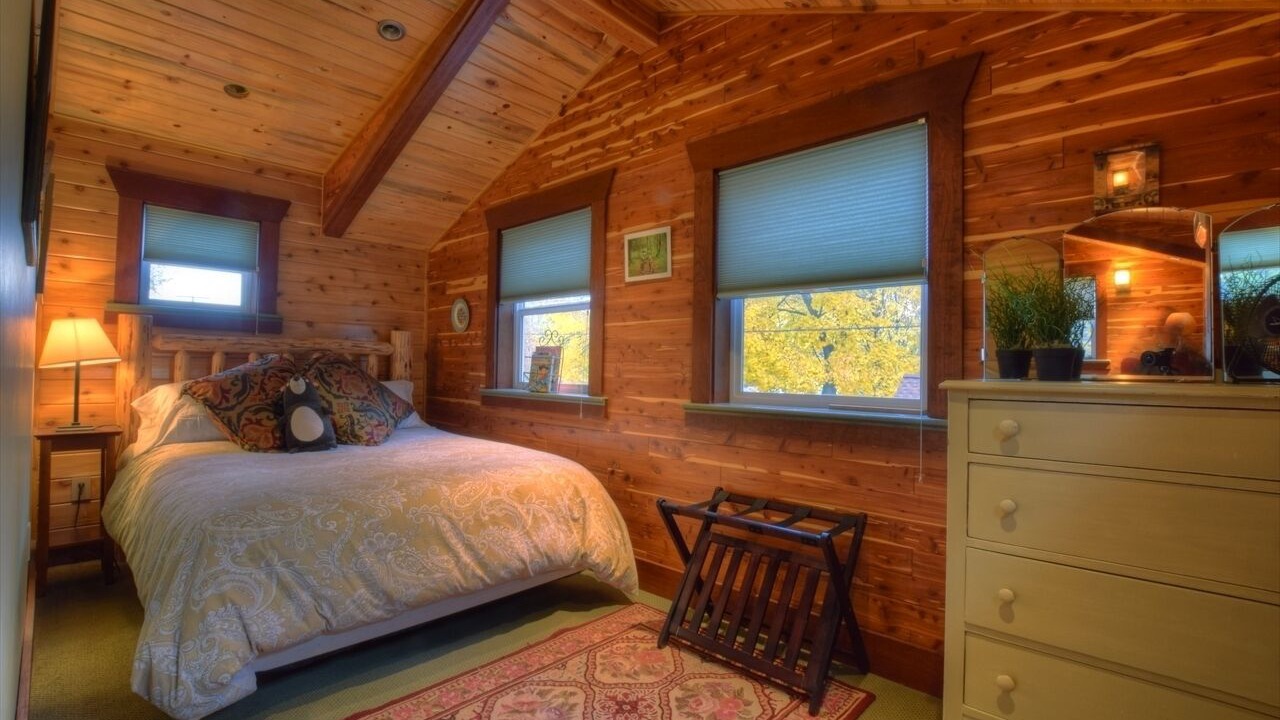 Photo of Bedroom in University District