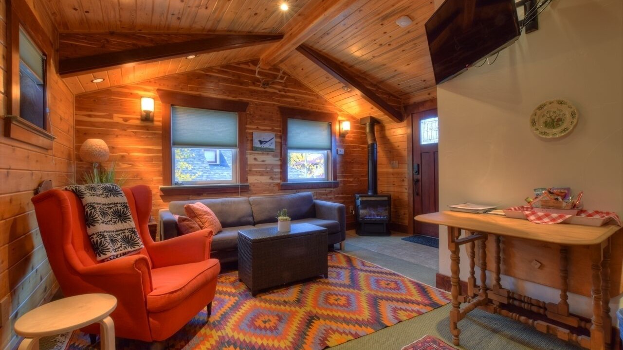 Photo of Livingroom in University District