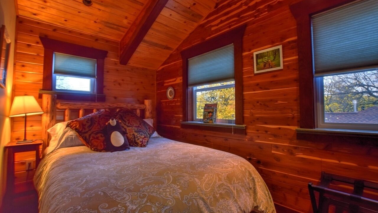 Photo of Bedroom in University District