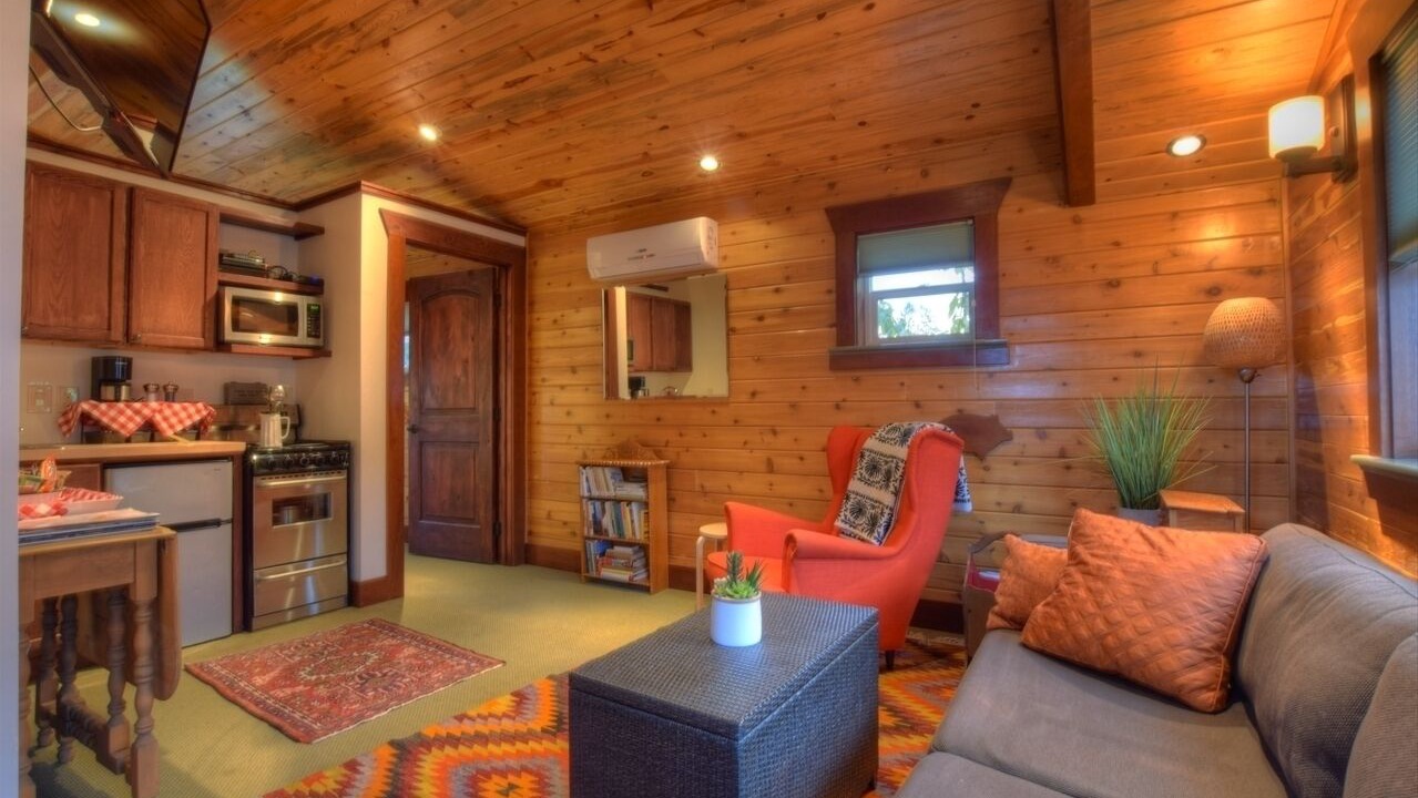 Photo of Livingroom in University District