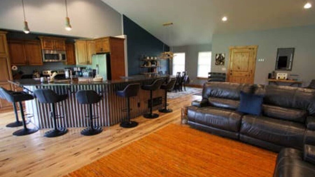 Photo of Others in Victor