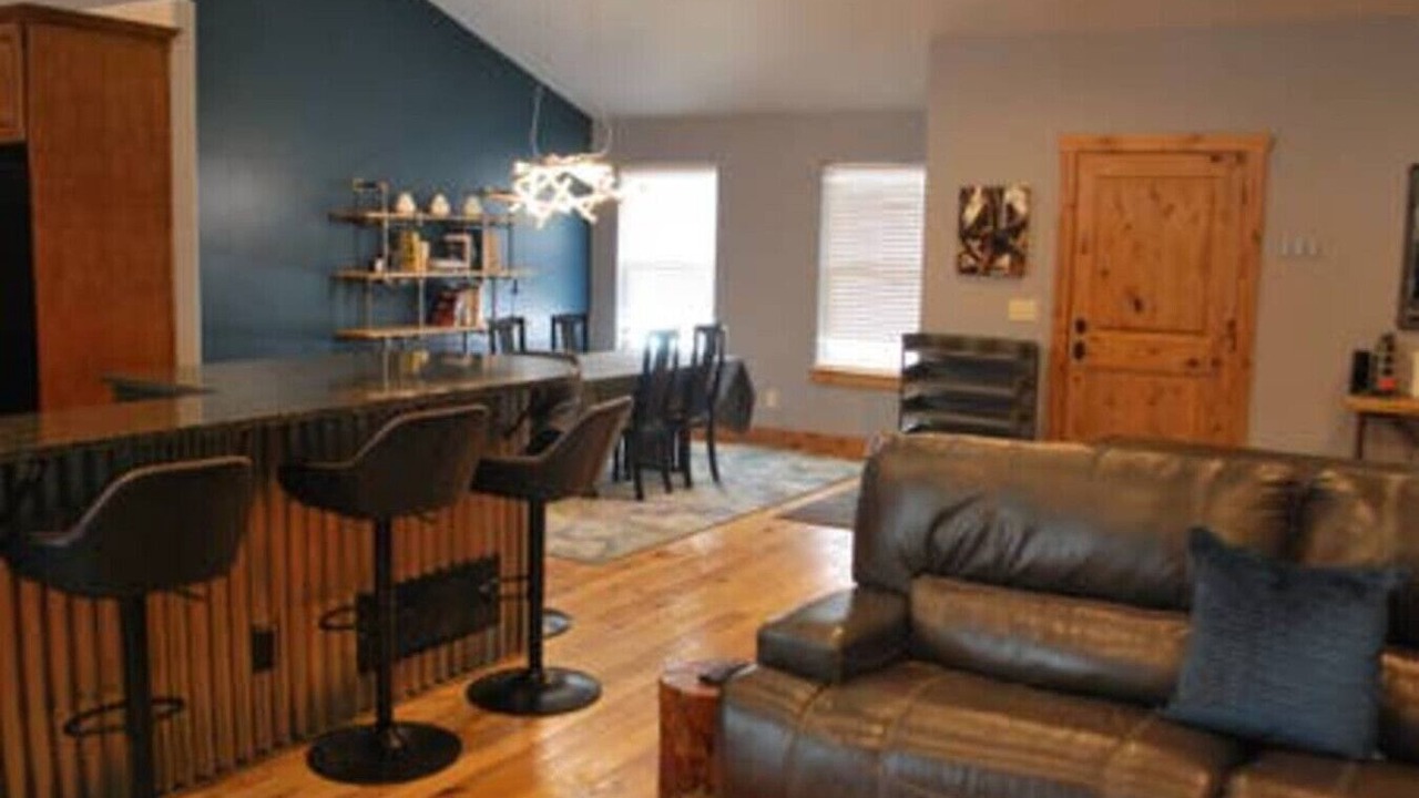 Photo of Others in Victor