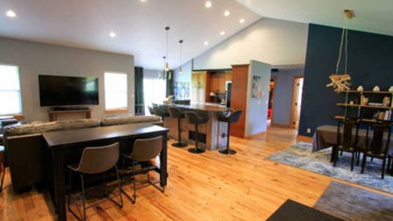 Photo of Others in Victor