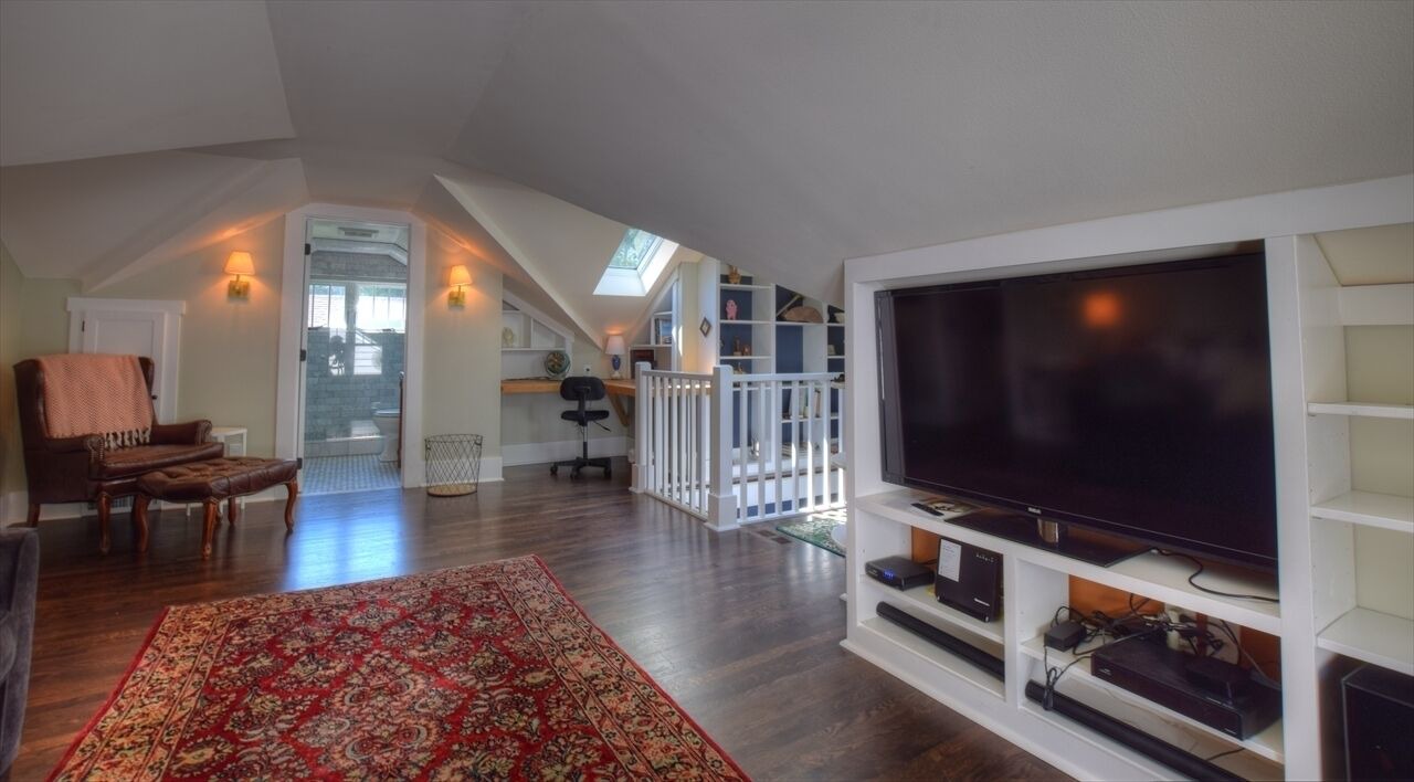 Photo of Others in University District