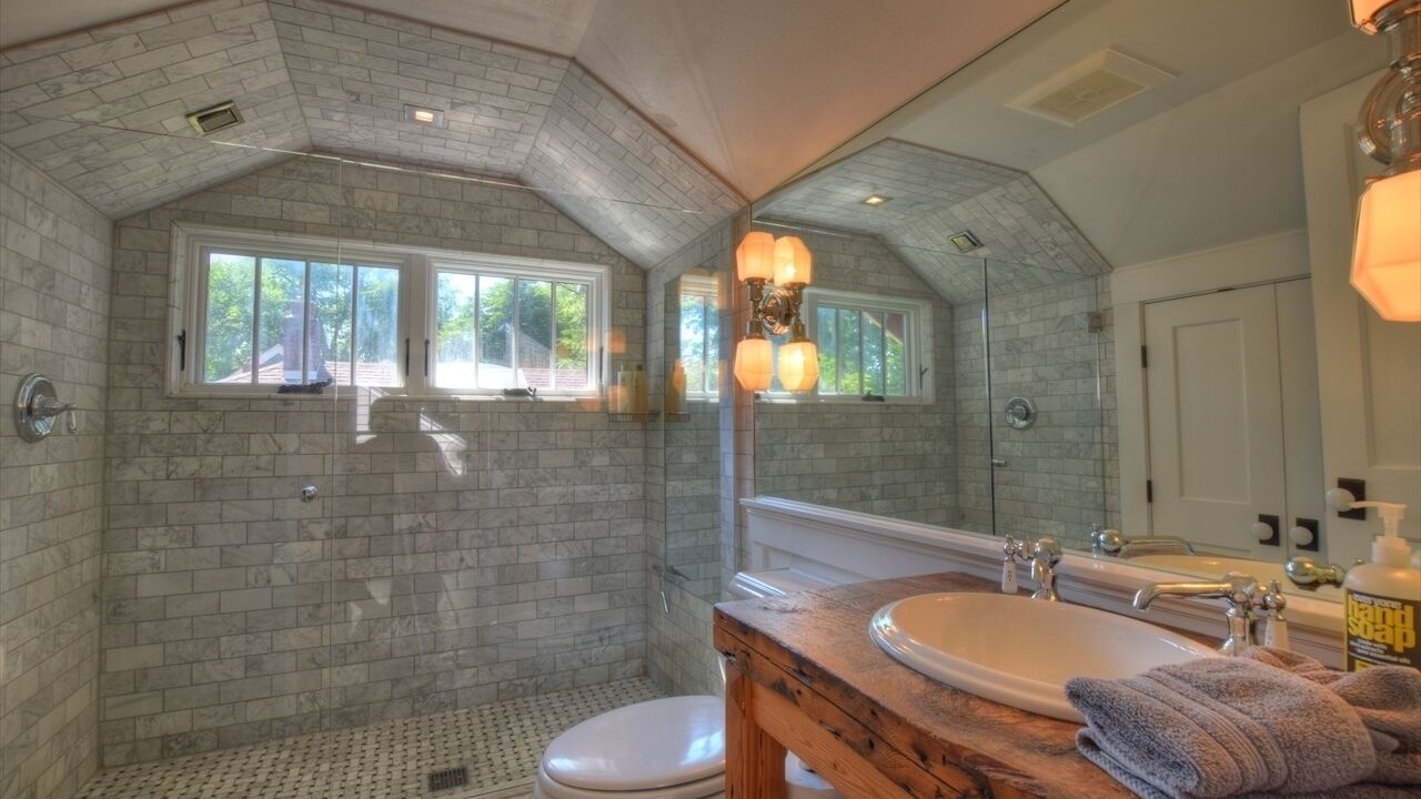 Photo of Bathroom in University District