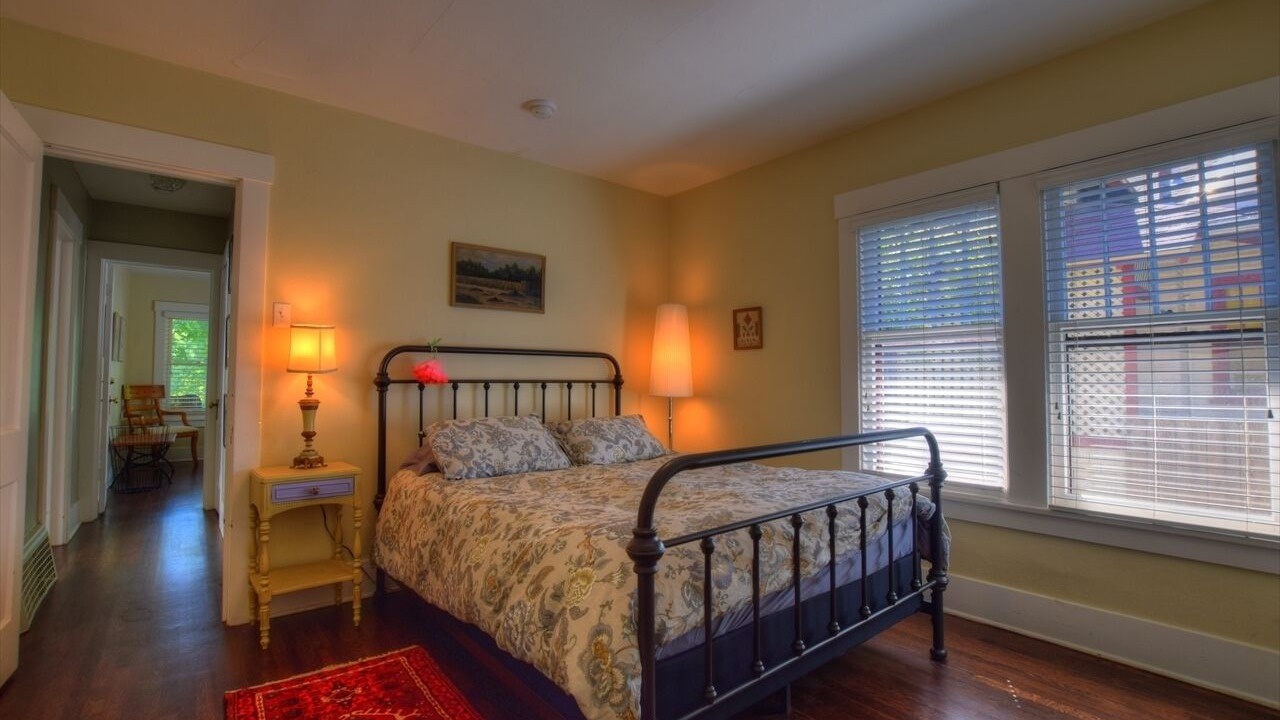 Photo of Bedroom in University District