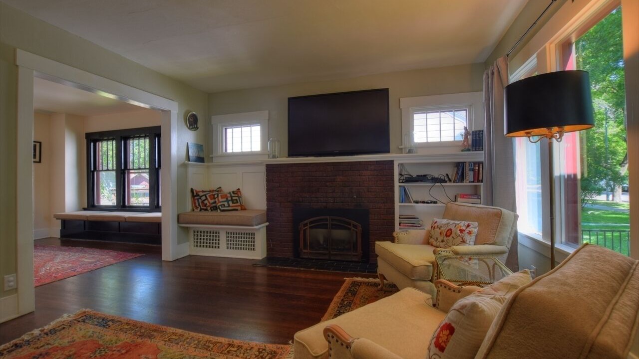 Photo of Livingroom in University District