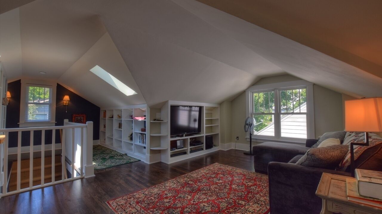 Photo of Livingroom in University District