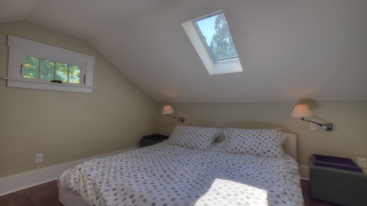 Photo of Bedroom in University District