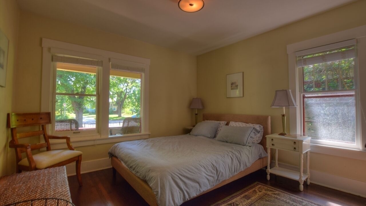 Photo of Bedroom in University District