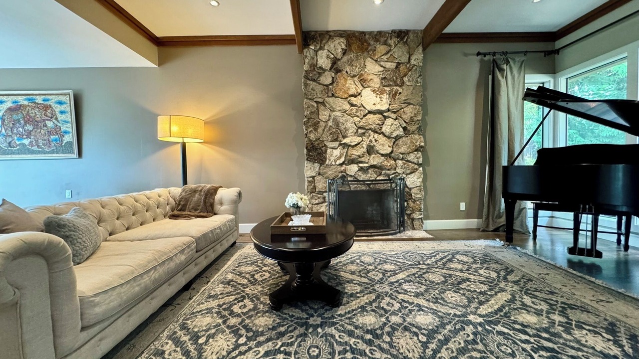 Photo of Livingroom in Northwest Bellevue