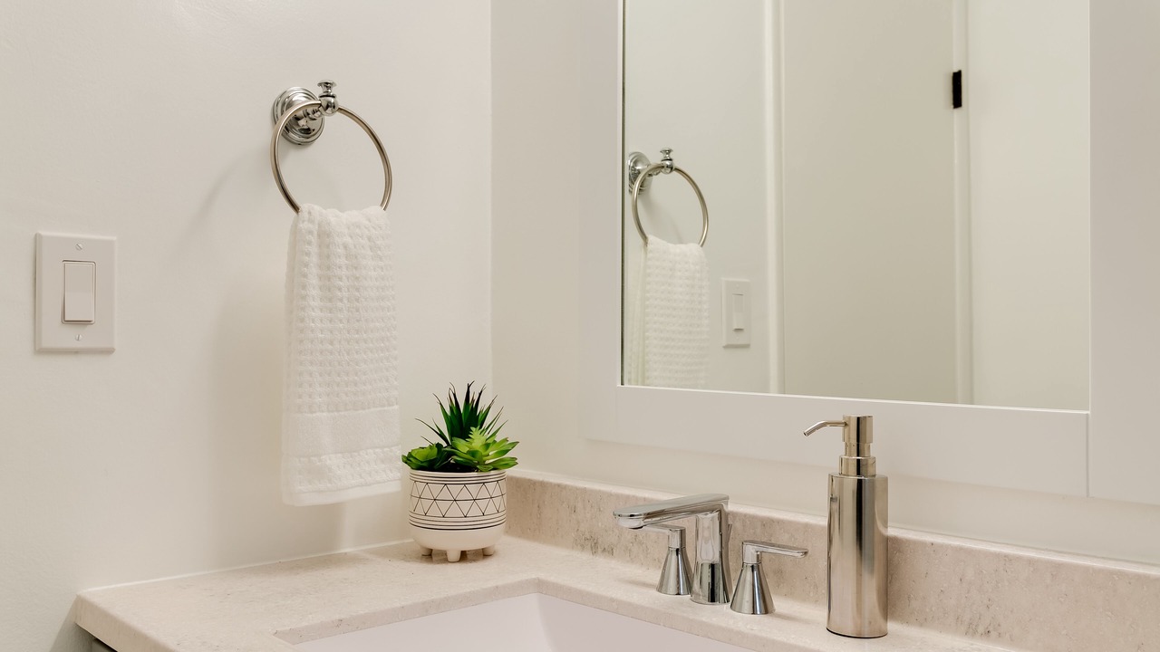 Photo of Bathroom in Beachwood Canyon