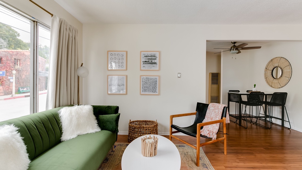 Photo of Livingroom in Beachwood Canyon