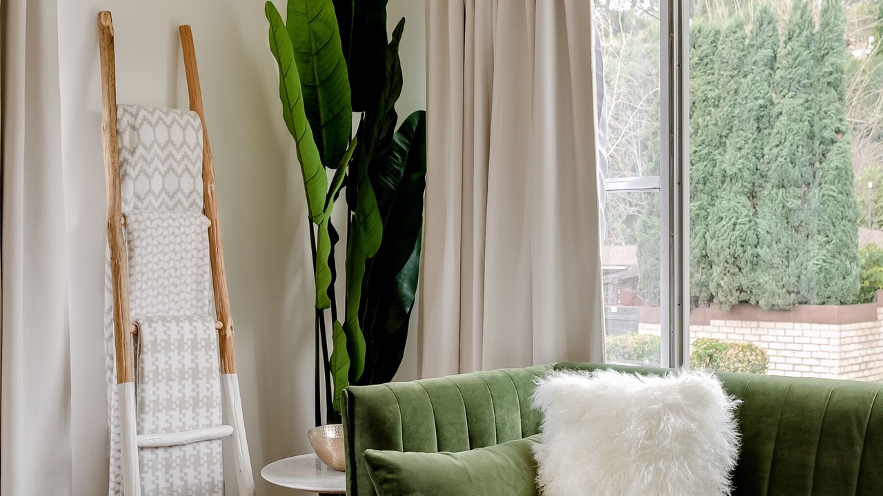 Photo of Livingroom in Beachwood Canyon